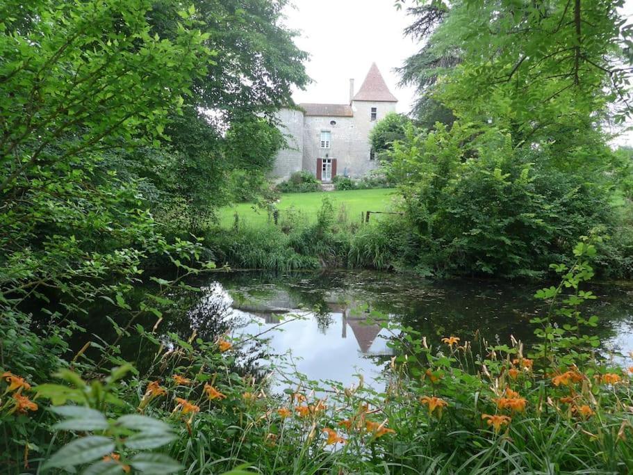 Chateau Barayre - Beautiful 12Th Century Castle With Pool And Large Garden Laussou Exterior photo